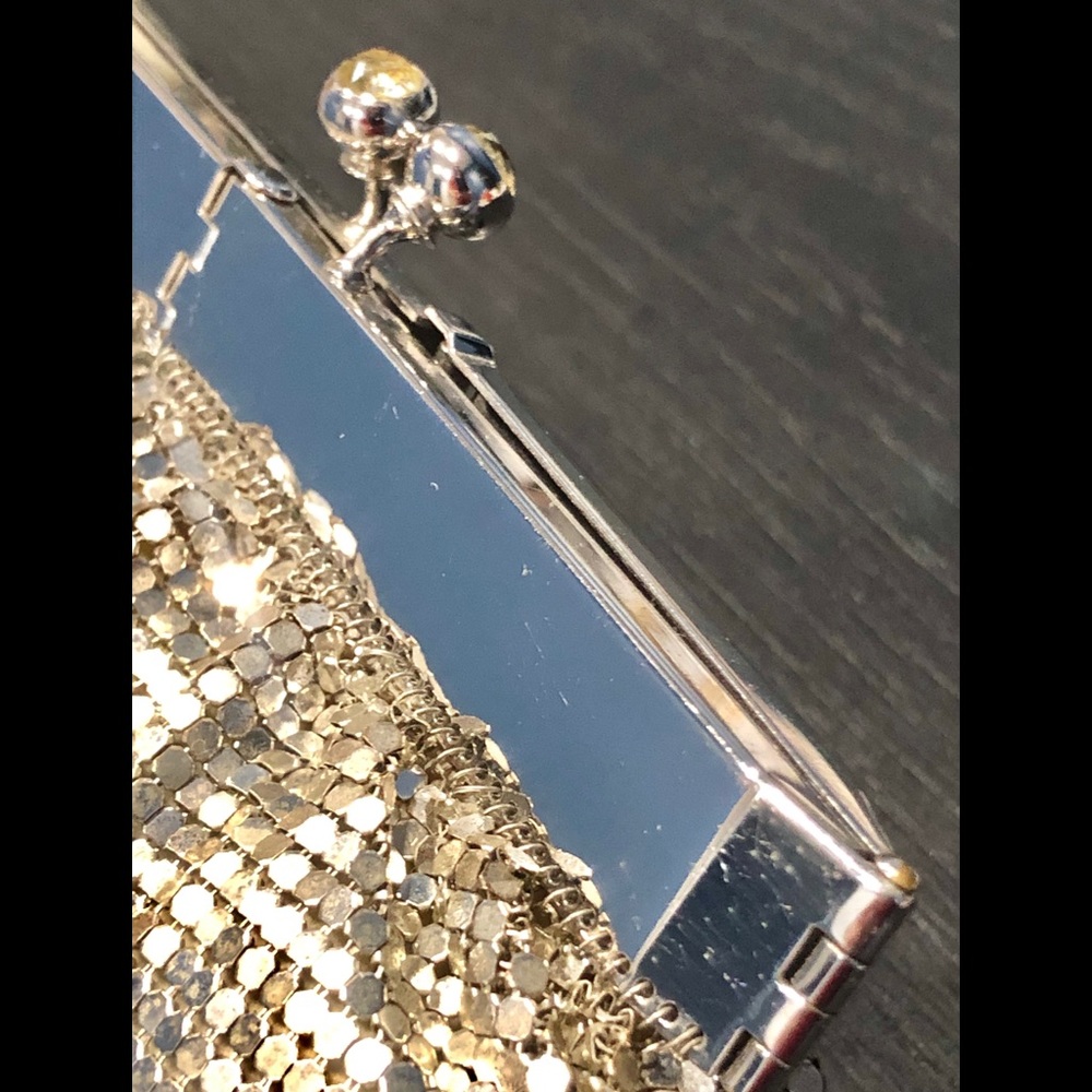 1960’s Duramesh Hinged Clutch - Picture 3 of 9